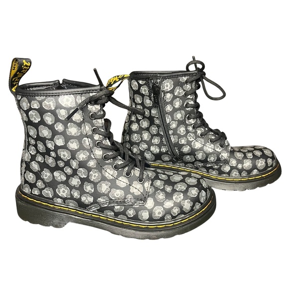 Dr. Martens- Black and Silver w/Glitter- Kids size 2- EUC Like New - Picture 1 of 7